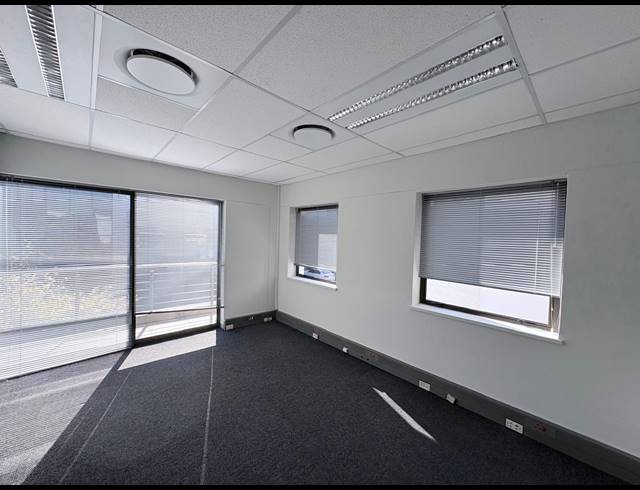 32M² SERVICED OFFICE TO LET IN VORNA VALLEY